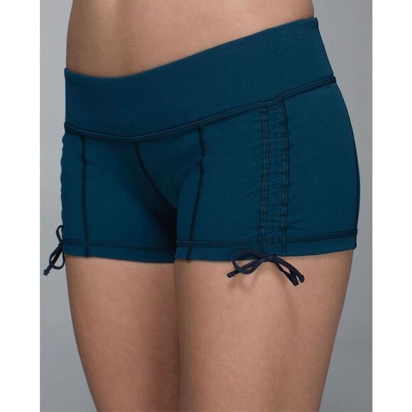 Lululemon Hot Hot Shorts size M/L Alberta Lake Teal Blue Athletic - Picture 1 of 9